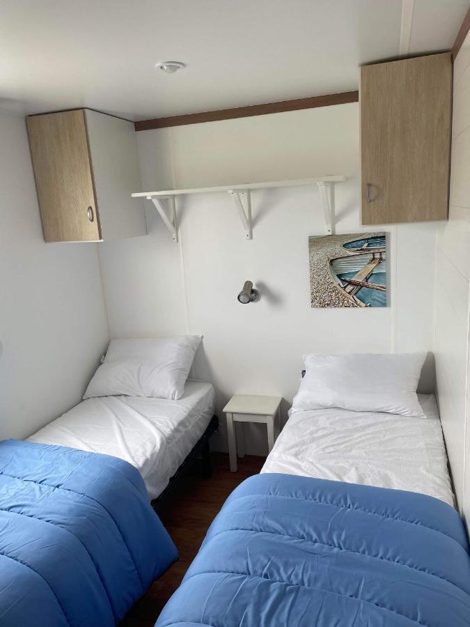 Mobil-Home 4/6 Personnes , Terrasse Couverte ,Piscine Chauffee . Biville-sur-Mer 外观 照片